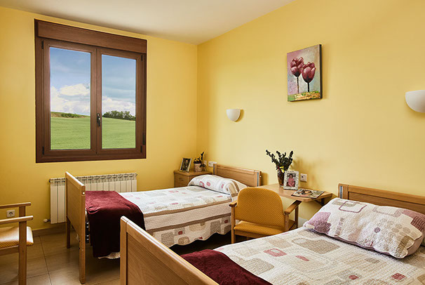 7 habitaciones dobles, baño, camas articuladas